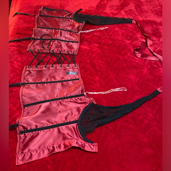 NWOT Size 38 Red and Black Corset with Sheer Black Lace Bust Sexy Beautiful Love - Picture 3 of 12